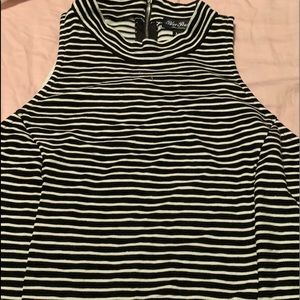 Women’s size medium Black/white Striped cropped top